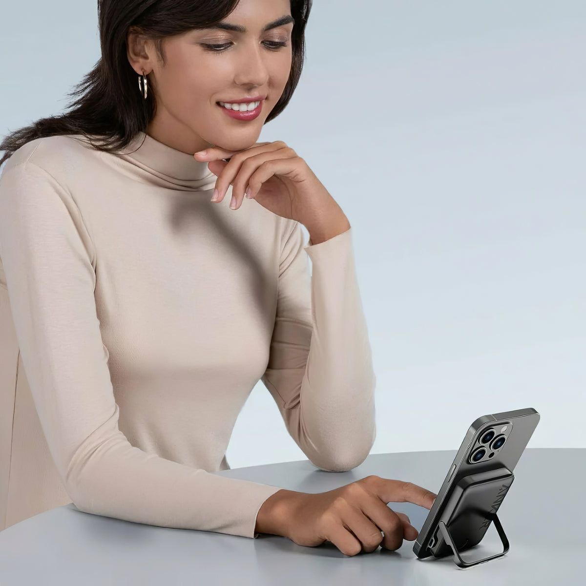Batería externa inalámbrica Anker 322 MagGo, 5000mAh, 12W, 1 x QI - 1 x USB-C, Negro A1618G11