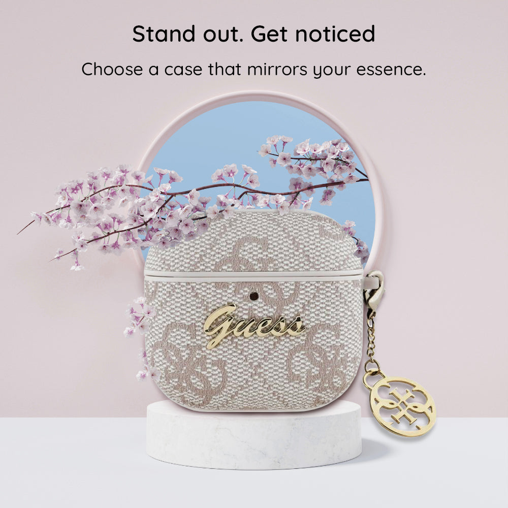 Funda Guess 4G Charm para Apple AirPods 4, Marrón