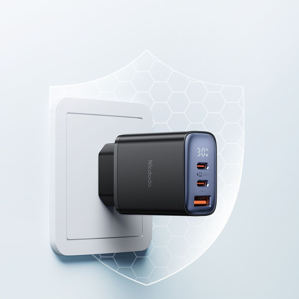 Cargador de Red McDodo CH-2180 Display, 30W, 3A, 1 x USB-A - 2 x USB-C, Negro