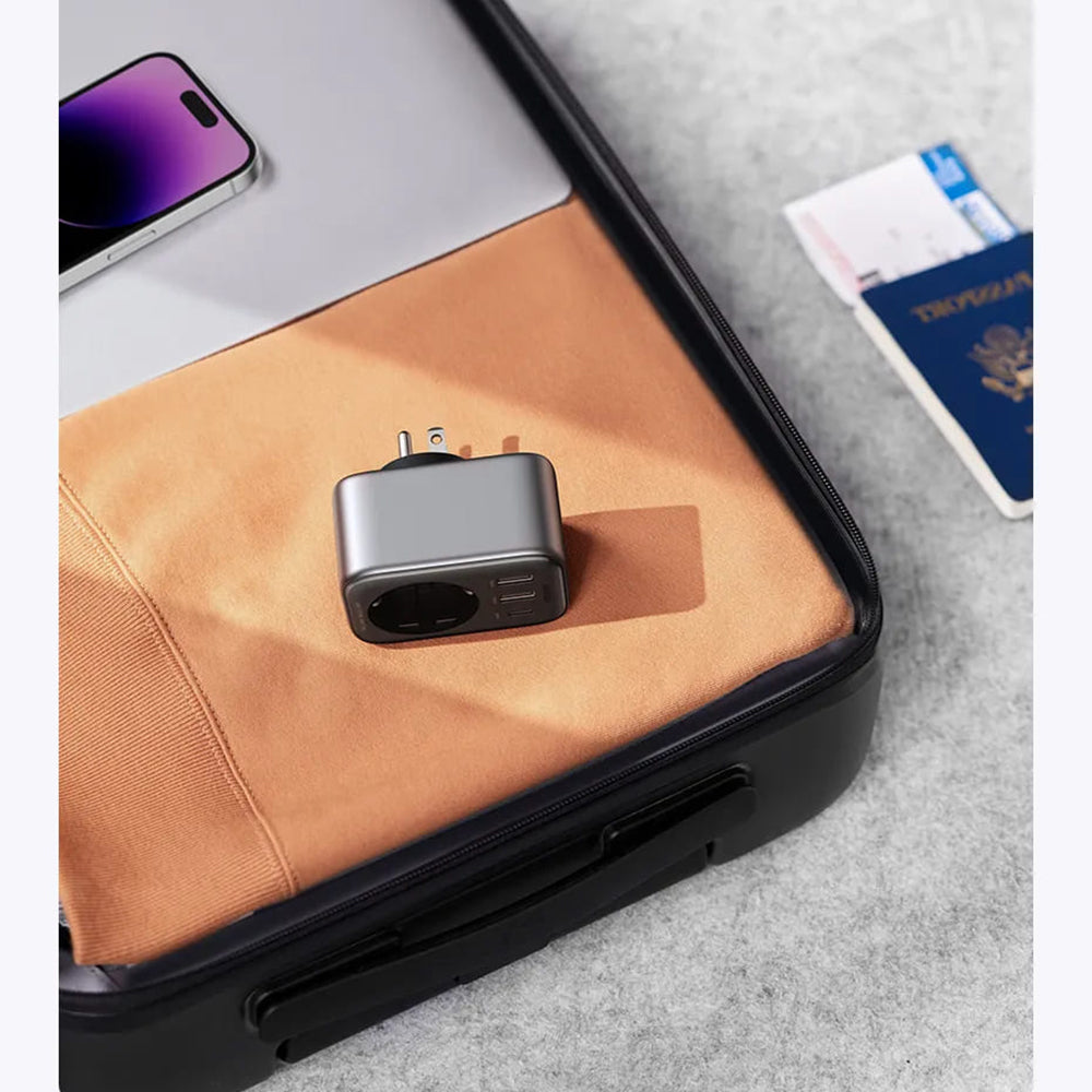 Cargador de Red UGREEN 15289 US, 30W, 3A, 2 x USB-A - 1 x USB-C - 1 x Schuko, Negro