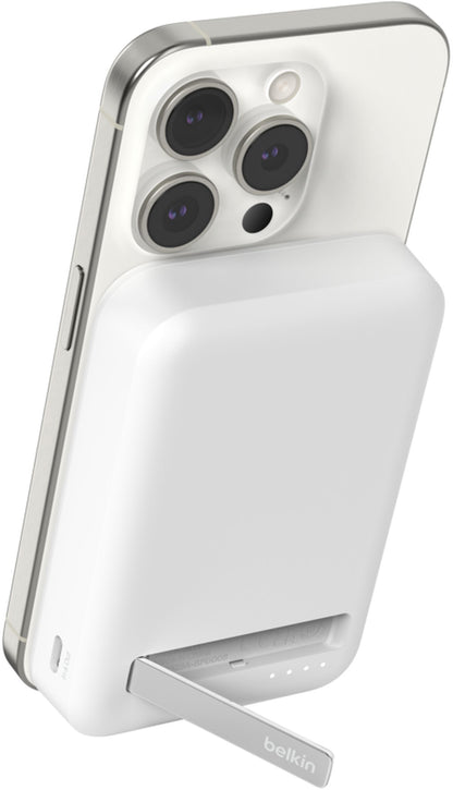 Batería Externa Inalámbrica Belkin BoostCharge Pro con Soporte, 10000mAh, 15W, FQI, 1 x QI - 1 x USB-C, Blanca BPD008btWH