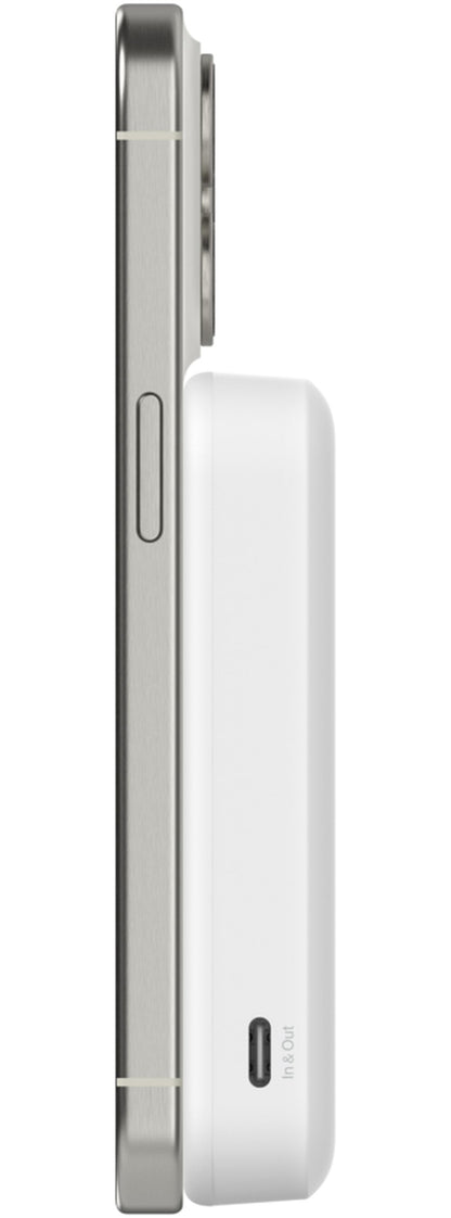 Batería Externa Inalámbrica Belkin BoostCharge Pro con Soporte, 8000mAh, 15W, FQI, 1 x QI - 1 x USB-C, Blanca BPD007btWH