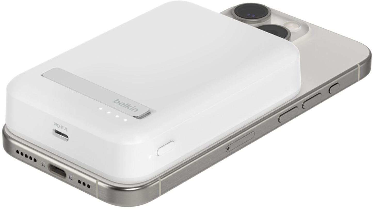 Batería Externa Inalámbrica Belkin BoostCharge Pro con Soporte, 10000mAh, 15W, FQI, 1 x QI - 1 x USB-C, Blanca BPD008btWH