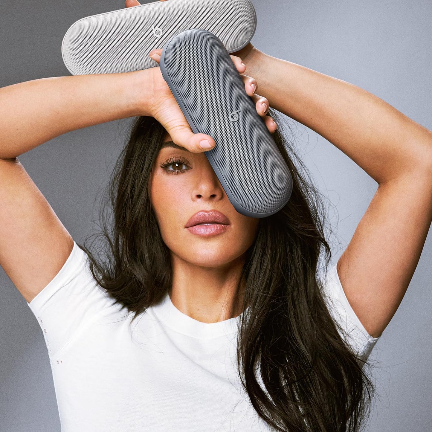 Altavoz Portátil Bluetooth Beats Pill Kim Kardashian Edition, Gris MAX24ZM/A