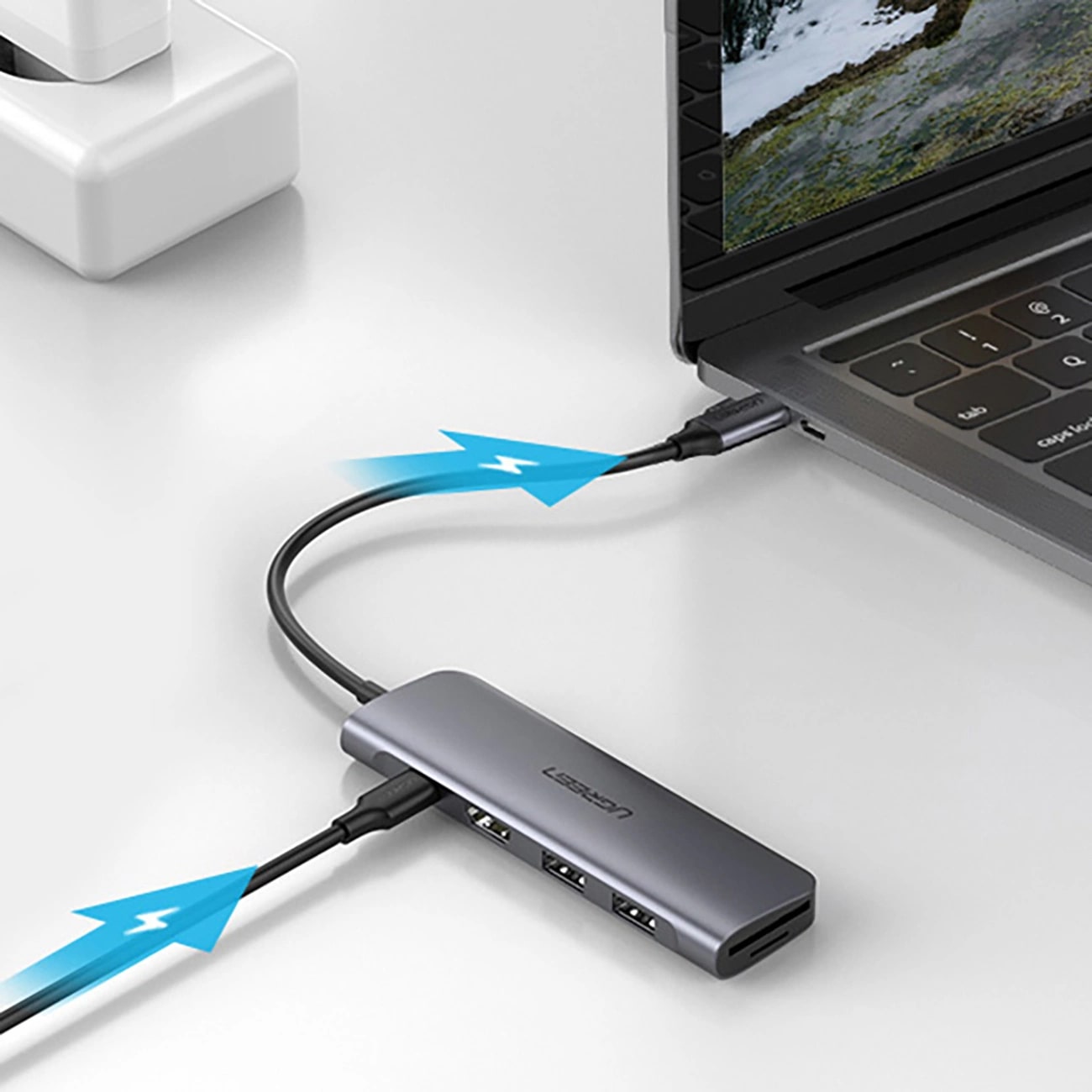 UGREEN CM195 USB-C Hub (15214), 2 x USB-A 3.0 - 1 x USB-C - 1 x HDMI - 1 x SD - 1 x microSD, Gray