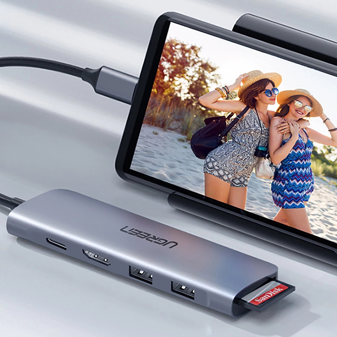 UGREEN CM195 USB-C Hub (15214), 2 x USB-A 3.0 - 1 x USB-C - 1 x HDMI - 1 x SD - 1 x microSD, Gray