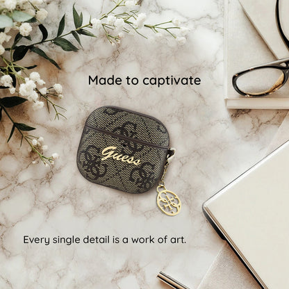 Funda Guess 4G Charm para Apple AirPods 4, Negra