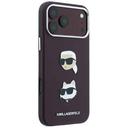 Funda para Apple iPhone 18 Pro / 17 Pro, Karl Lagerfeld, Saffiano con Pin de Cabeza de Karl & Choupette y Logo, Burdeos