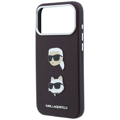 Funda para Apple iPhone 18 Pro / 17 Pro, Karl Lagerfeld, Saffiano con Pin de Cabeza de Karl & Choupette y Logo, Burdeos