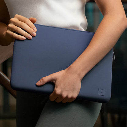 Funda UNIQ Cyprus para Laptop máx. 14 pulgadas, Azul marino
