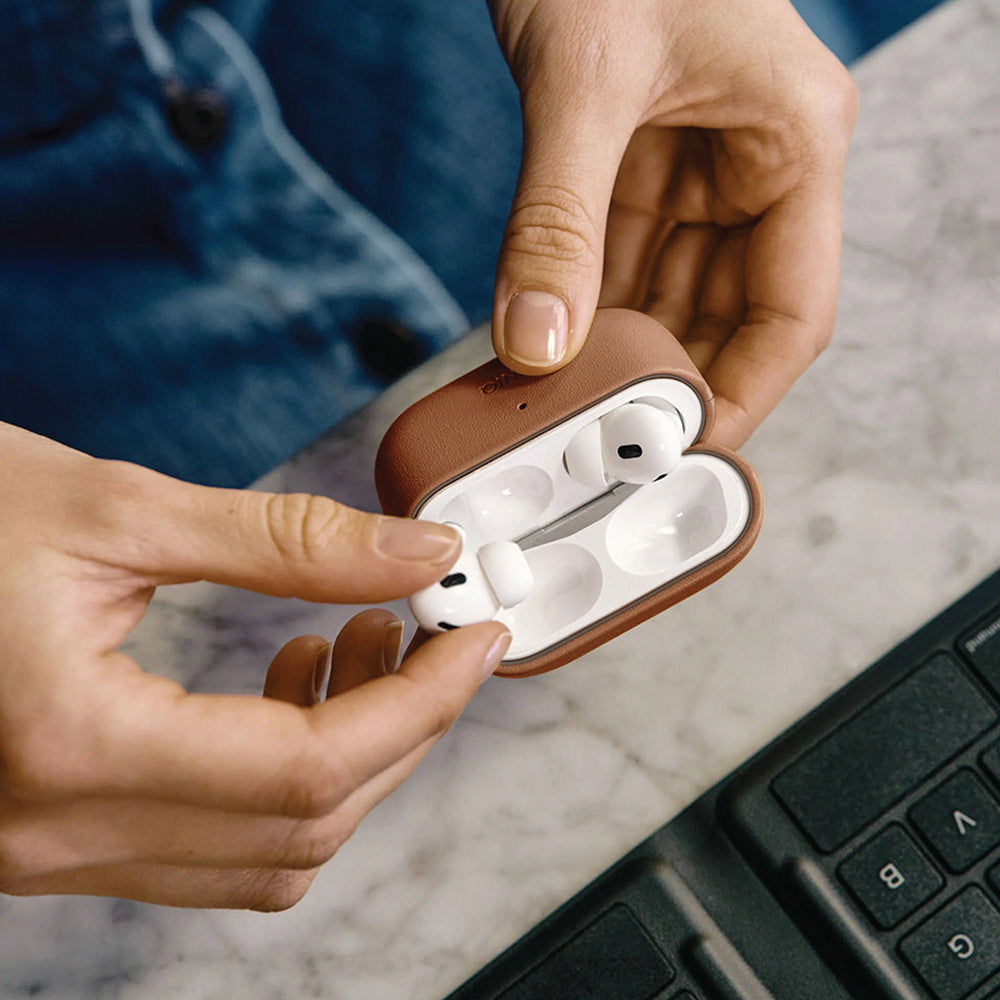 Funda UNIQ Lyden Vex para Apple AirPods Pro 3, Marrón